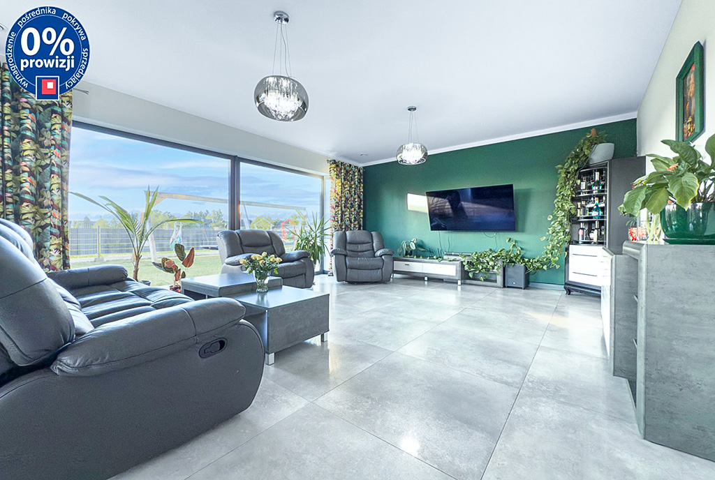 widok na pokój dzienny w luksusowej willi na sprzedaż Leszno (okolice)
