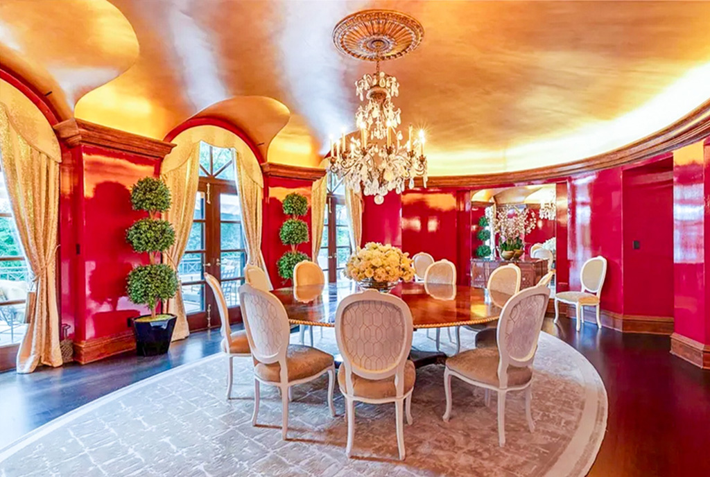 na zdjęciu jadalnia w czerwieni i złocie w ekskluzywnej willi na sprzedaż New York Stany Zjednoczone Ameryki