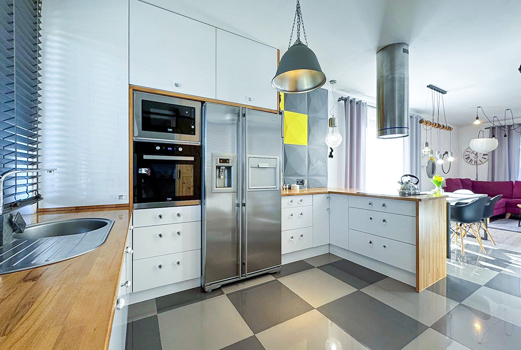 zaprojektowana w bieli kuchnia w luksusowej willi na sprzedaż Bielsko-Biała (okolice)