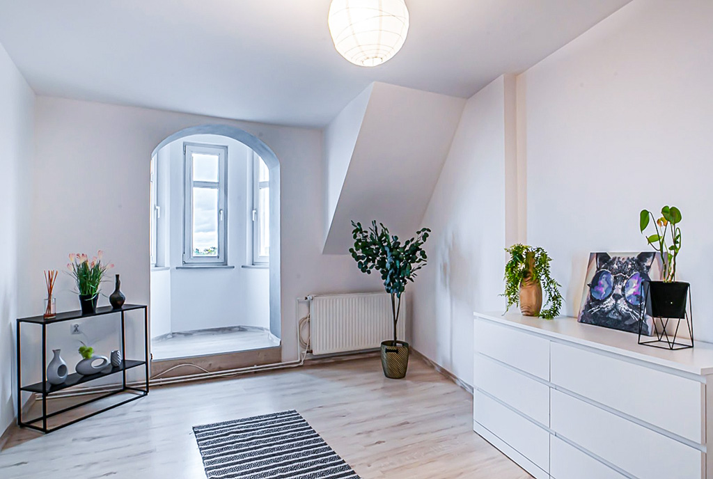 ciekawa aranżacja jednego z pokoi w luksusowym apartamencie na sprzedaż Bolesławiec