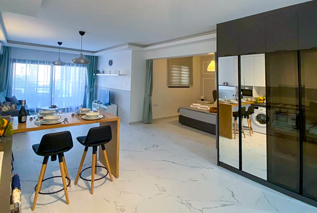 widok na salon w ekskluzywnym apartamencie do sprzedaży Cypr Iskele Mackenzie Ave