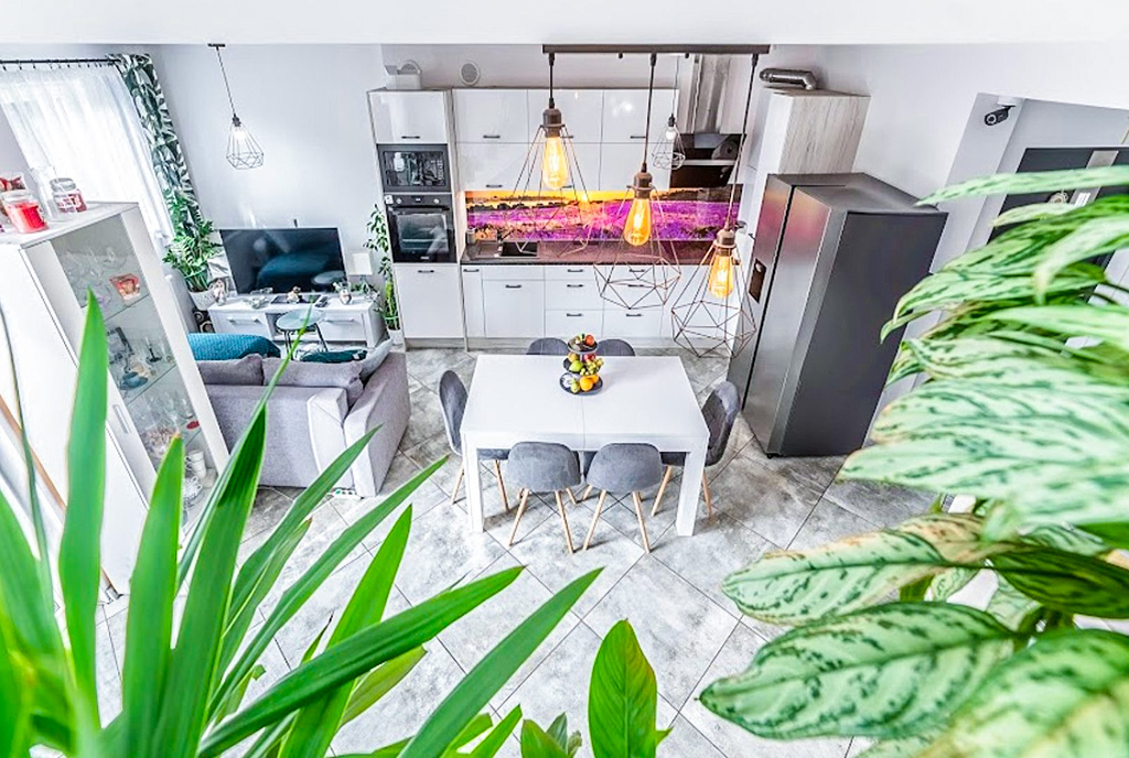 na zdjęciu kuchnia w luksusowym apartamencie na sprzedaż Gdynia okolice