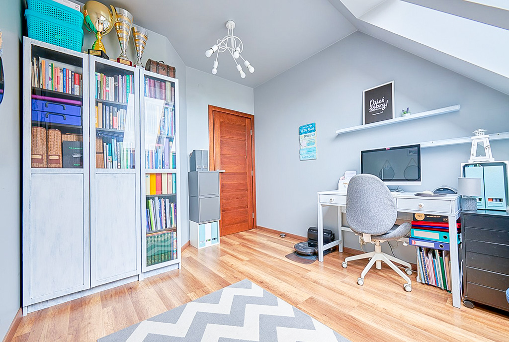 jeden z pokoi w ekskluzywnym apartamencie na sprzedaż Kielce