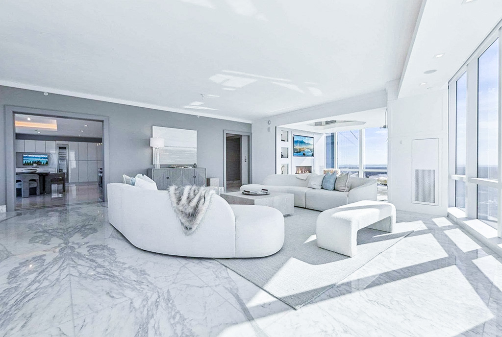okazły salon w ekskluzywnym apartamencie do sprzedaży Nowy Jork (Stany Zjednoczone AMeryki)