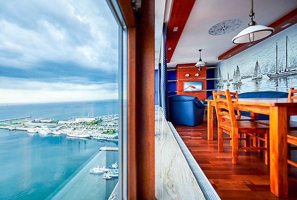 salon i taras przy ekskluzywnym apartamencie do wynajęcia Gdynia