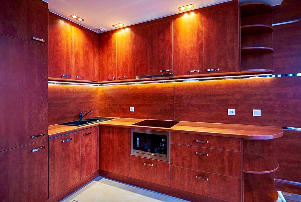fragment kuchni w ekskluzywnym apartamencie na wynajem Gdynia