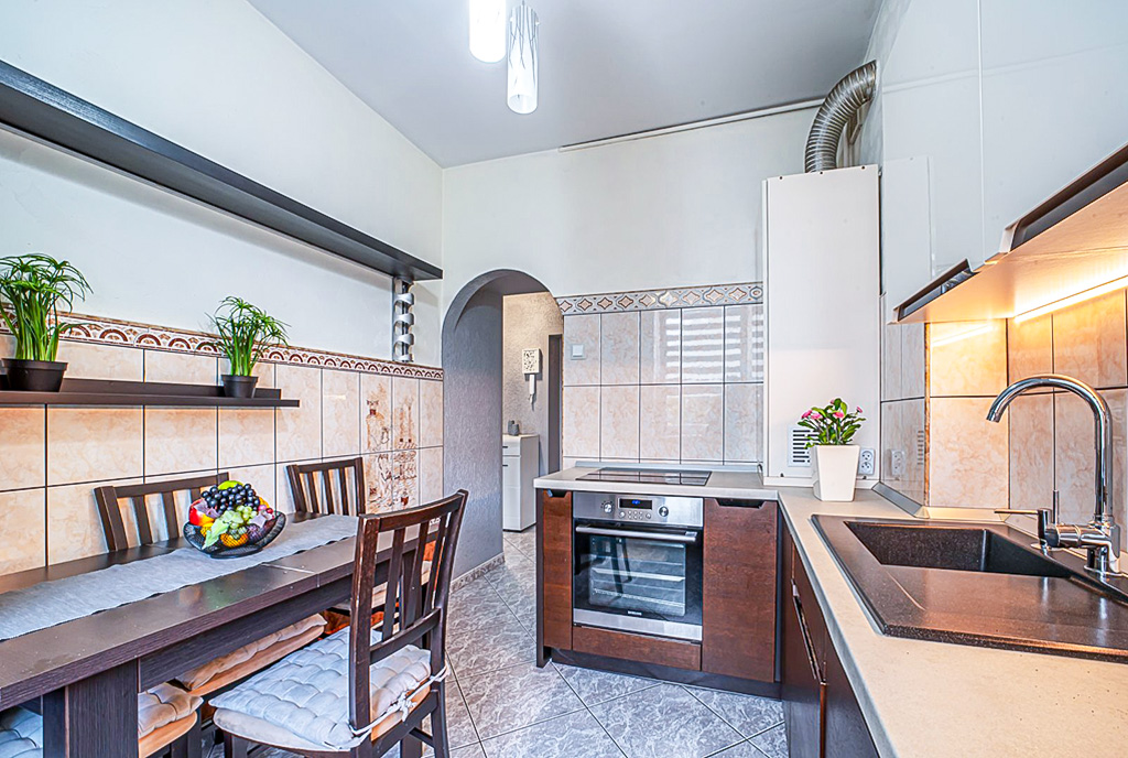 fragment kuchni w luksusowym apartamencie na sprzedaż Bolesławiec