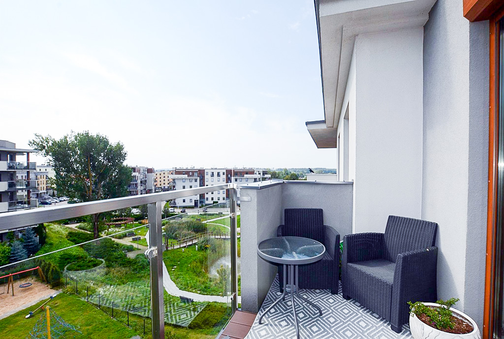 imponujący balkon przy ekskluzywnym apartamencie na sprzedaż Ełk