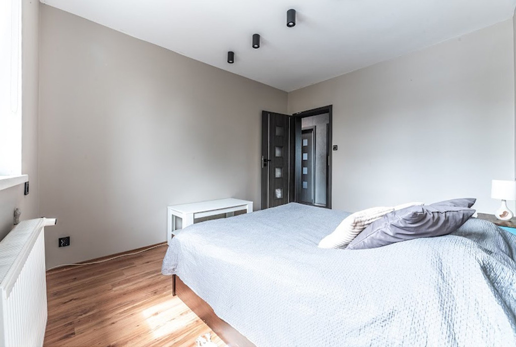 widok na sypialnię w ekskluzywnym apartamencie na sprzedaż Gdynia okolice