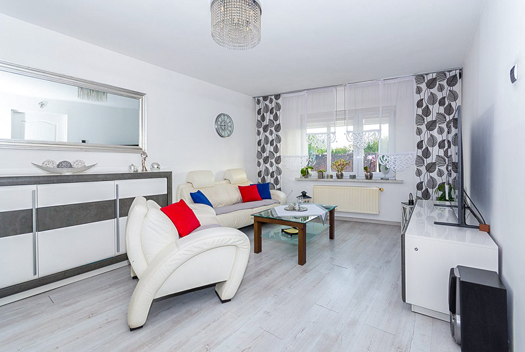 druga strona pokoju dziennego w ekskluzywnym apartamencie na sprzedaż Katowice okolice