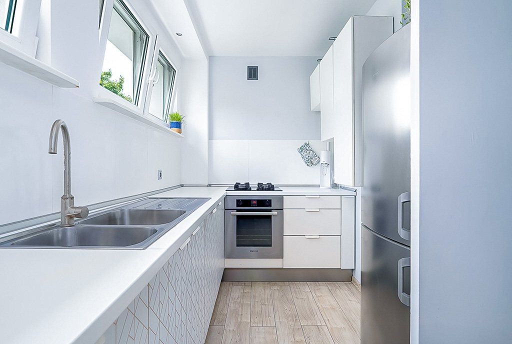 fragment kuchni w luksusowym apartamencie na sprzedaż Poznań