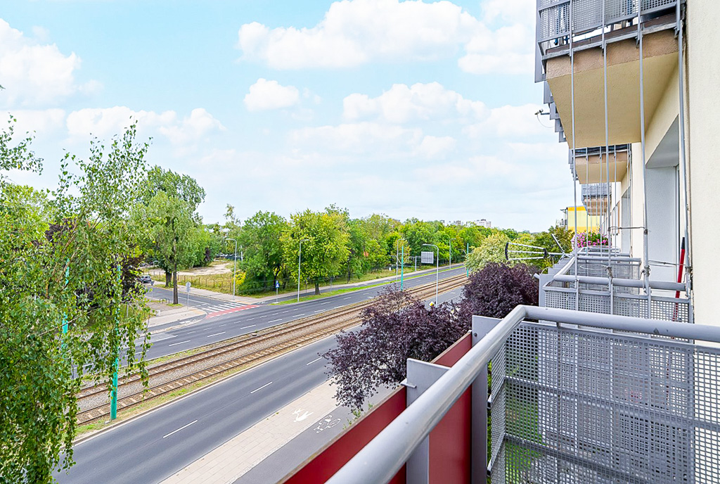 imponujący balkon przy ekskluzywnym apartamencie na sprzedaż Poznań