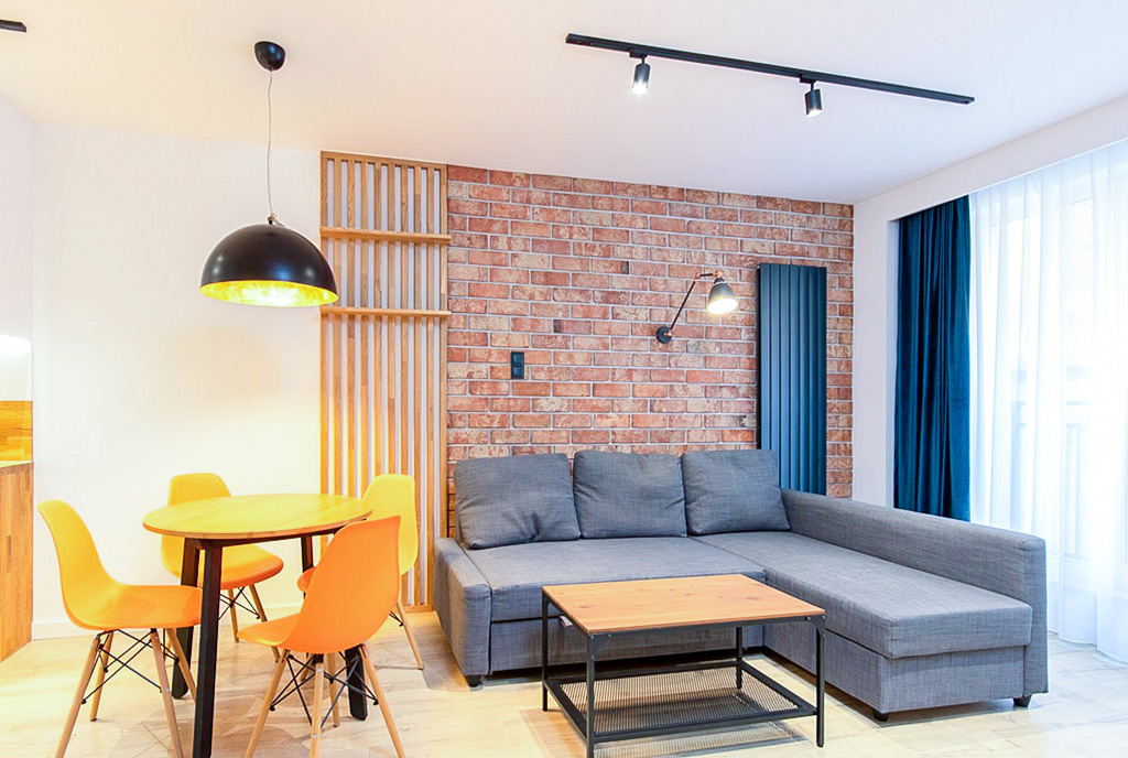 przeciwległa ściana salonu w luksusowym apartamencie na sprzedaż Szczecin