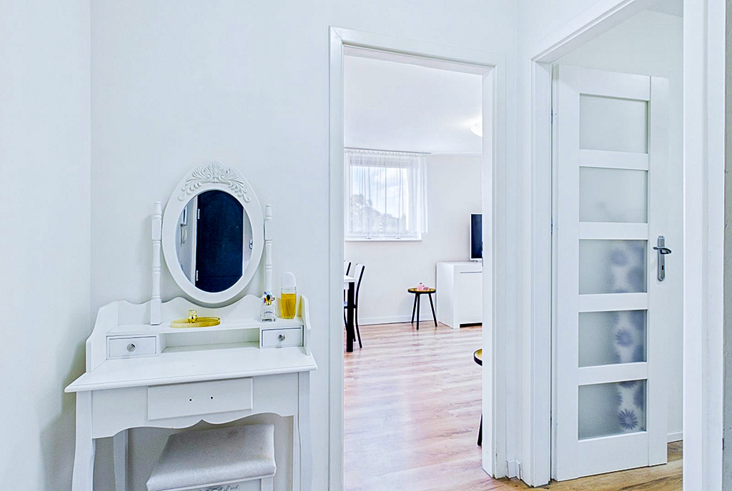fragment korytarza w ekskluzywnym apartamencie na sprzedaż Zielona Góra okolice