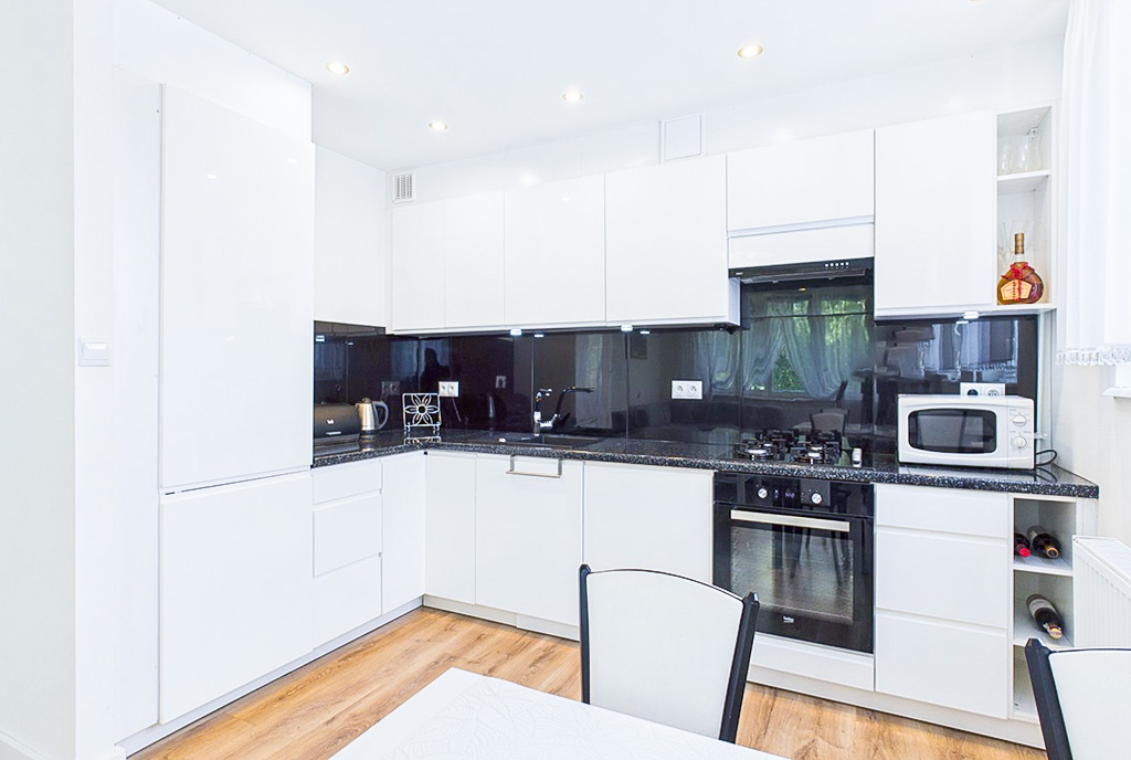 zbliżenie na kuchnię w luksusowym apartamencie na sprzedaż Zielona Góra okolice
