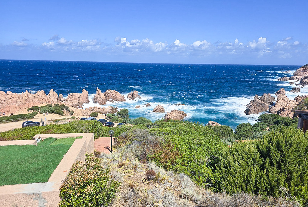 nadmorska okolica, gdzie znajduje sie ekskluzywna willa na sprzedaż Włochy Costa Paradiso