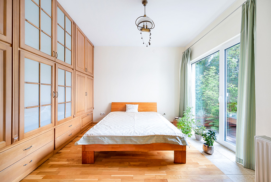 fragment sypialni w ekskluzywnej willi na sprzedaż Gdynia