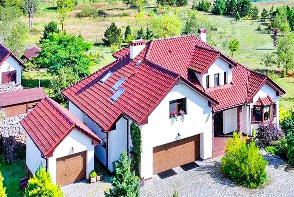 widok z góry na ekskluzywną willę do sprzedaży Ostrów Wielkopolski okolice