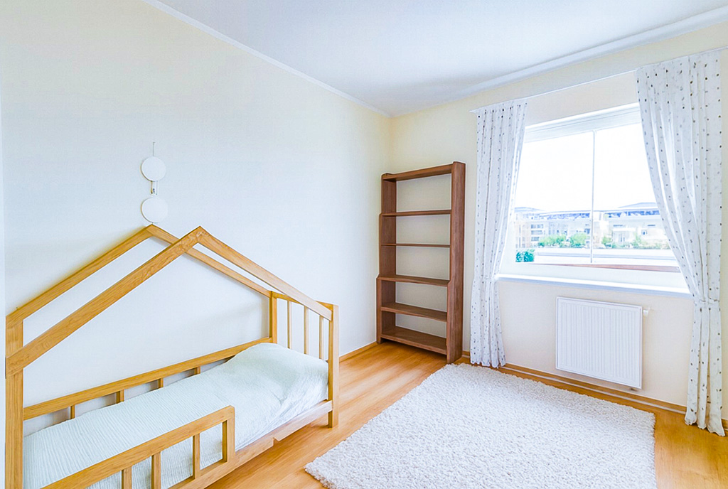 zdjęcie prezentuje pokój dal dziecka w ekskluzywnym apartamencie na sprzedaż Gdańsk