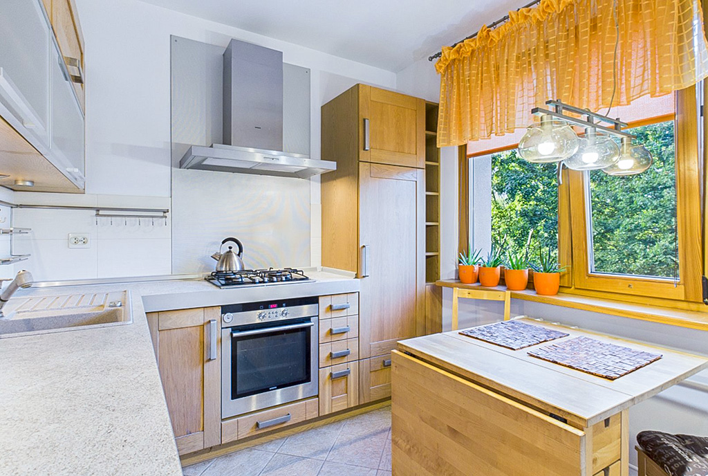 gustownie zaaranżowana kuchnia w luksusowym apartamencie na sprzedaż Legnica okolice