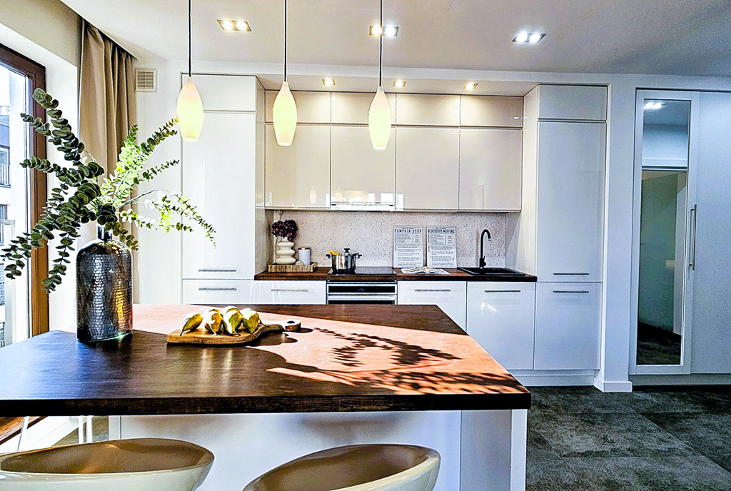 jadalnia oraz kuchnia w luksusowym apartamencie na sprzedaż Wrocław