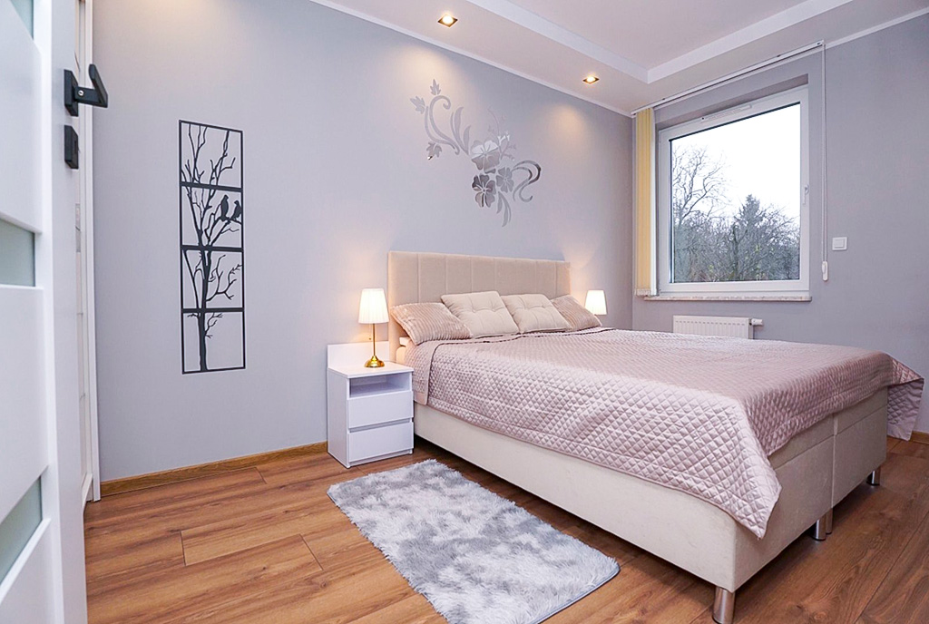 fragment sypialni w ekskluzywnym apartamencie na wynajem Piotrków Trybunalski