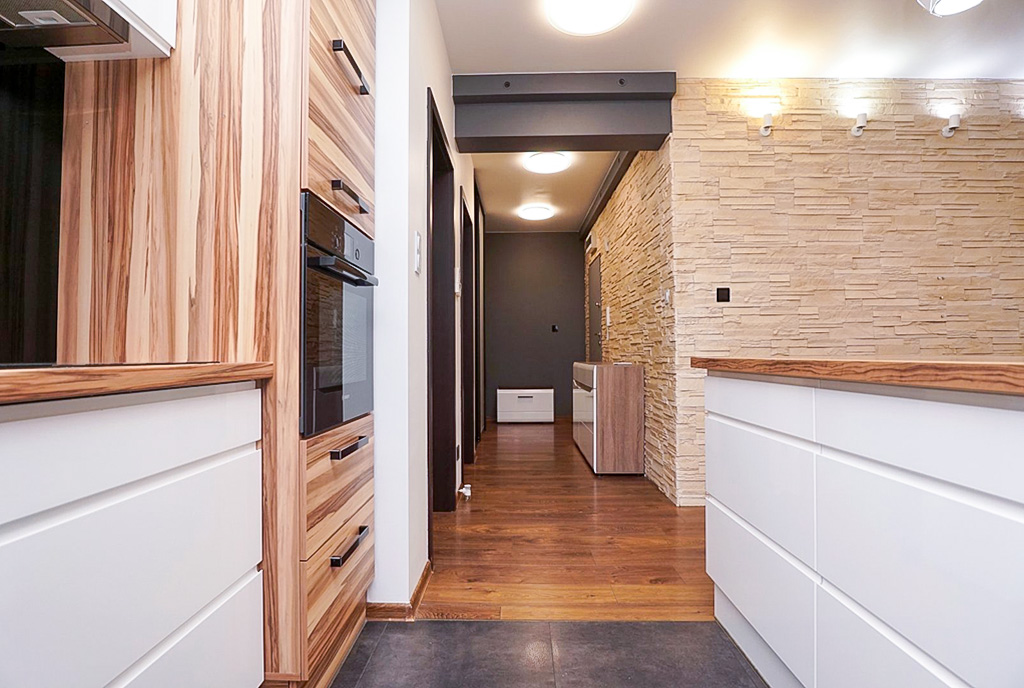 imponujący korytarz w ekskluzywnym apartamencie na wynajem Piotrków Trybunalski