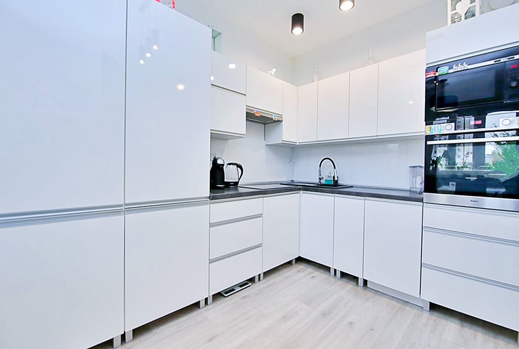 fragment kuchni w luksusowym apartamencie na sprzedaż Gorzów Wielkopolski