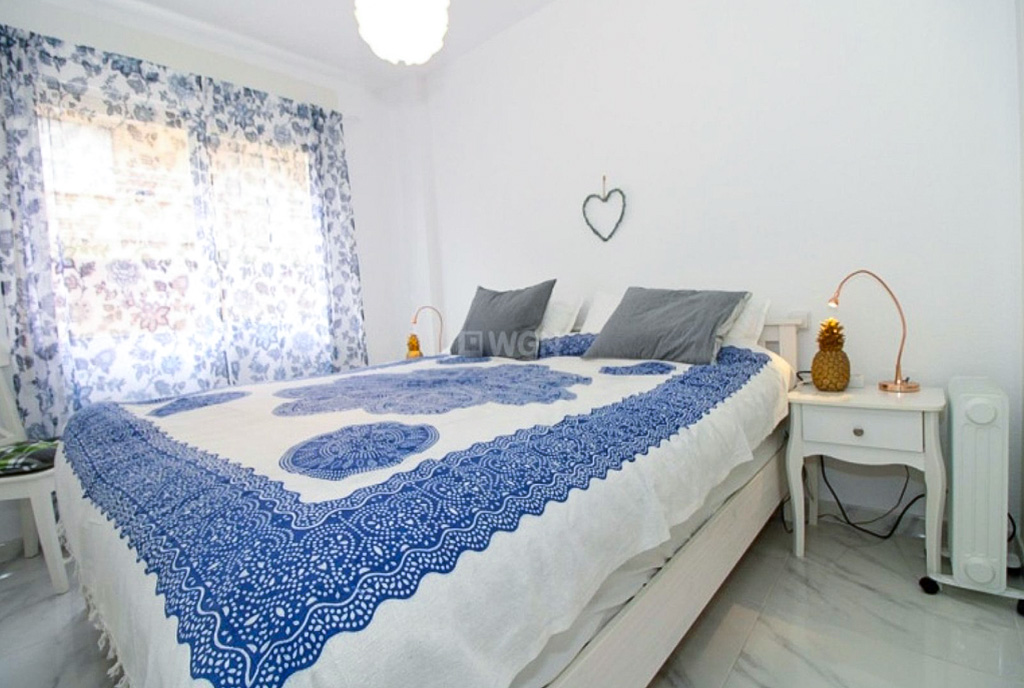 zbliżenie na sypialnię w ekskluzywnym apartamencie na sprzedaż Hiszpania San Pedro del Pinatar Lo Pagan