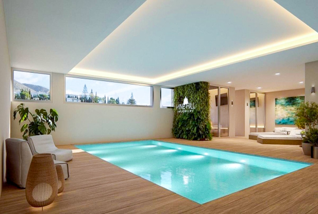 imponujący basen w budynku, gdzie znajduje się oferowany do sprzedaży luksusowy apartament Hiszpania Torreblanca Fuengirola