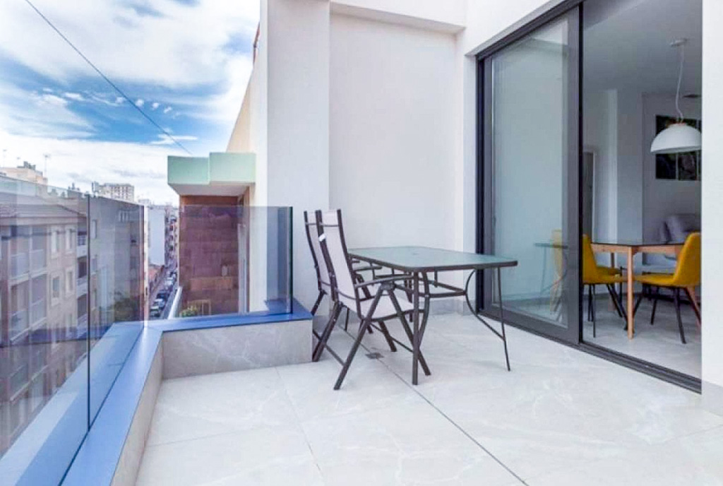 słoneczny tara przy ekskluzywnym apartamencie na sprzedaż Hiszpania Torrevieja