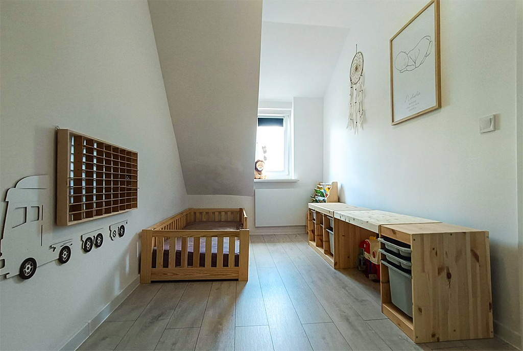 na zdjęciu pokój w ekskluzywnym apartamencie na sprzedaż Legnica