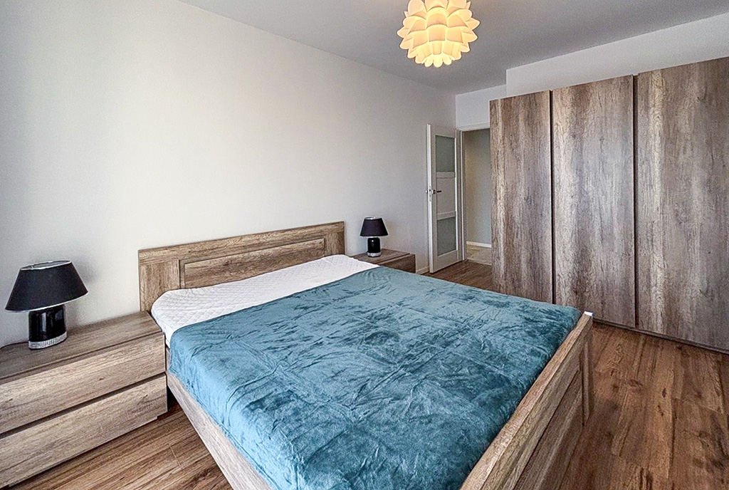 zaciszna sypialnia w ekskluzywnym apartamencie na sprzedaż Szczecin