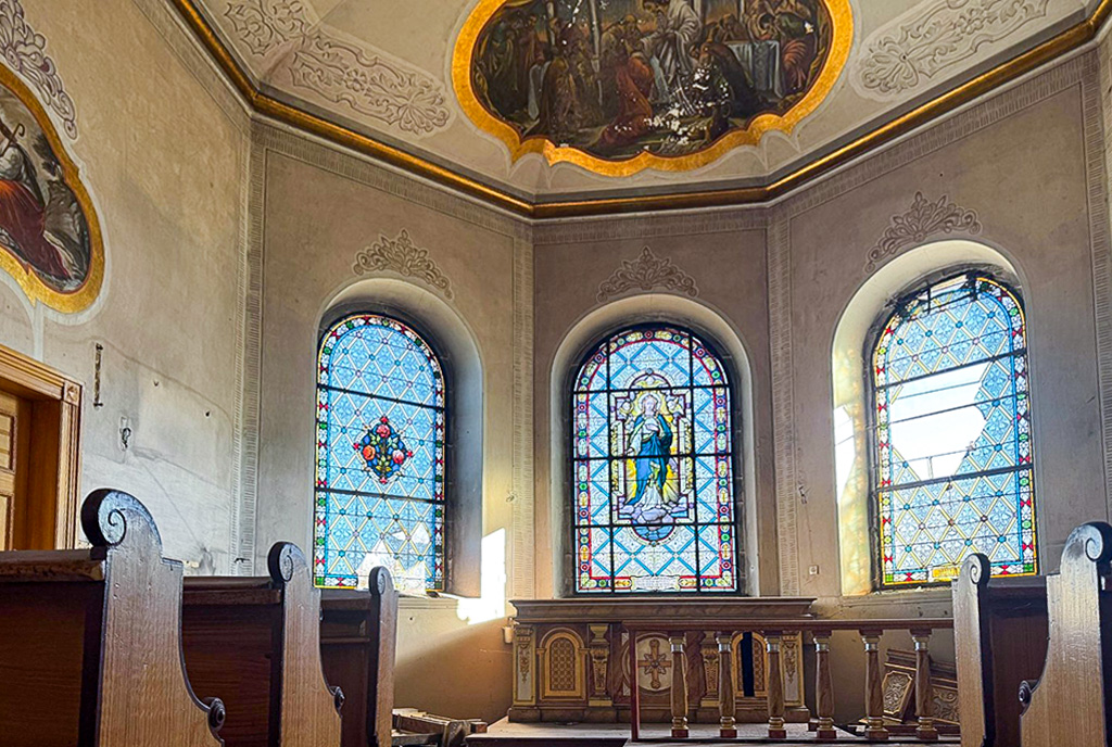 fragment kaplicy w luksusowym pałacu na sprzedaż Dolny Śląsk