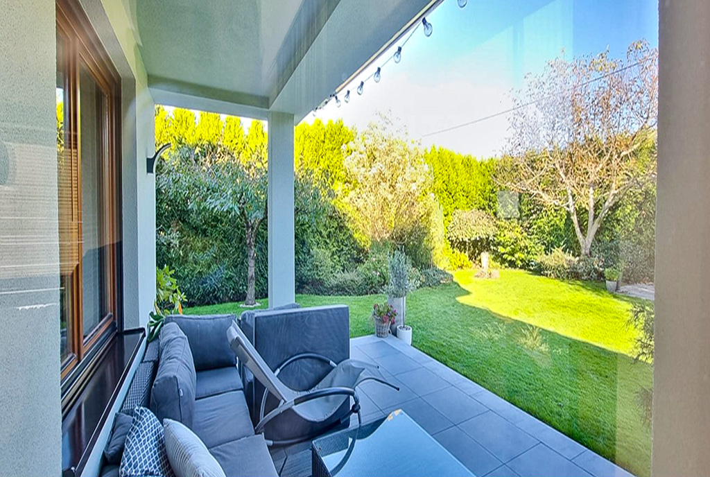 słoneczny taras przy ekskluzywnej willi na sprzedaż Bielsko-Biała okolice