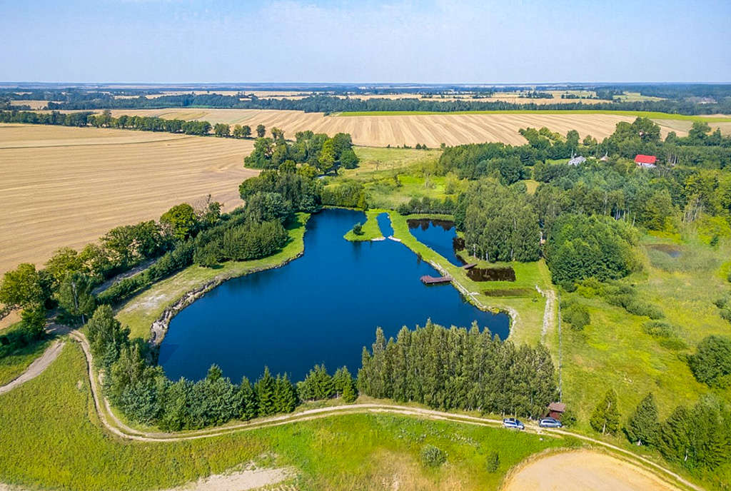 malownicza okolica, w której znajduje się oferowana do sprzedaży luksusowa willa Piła okolice