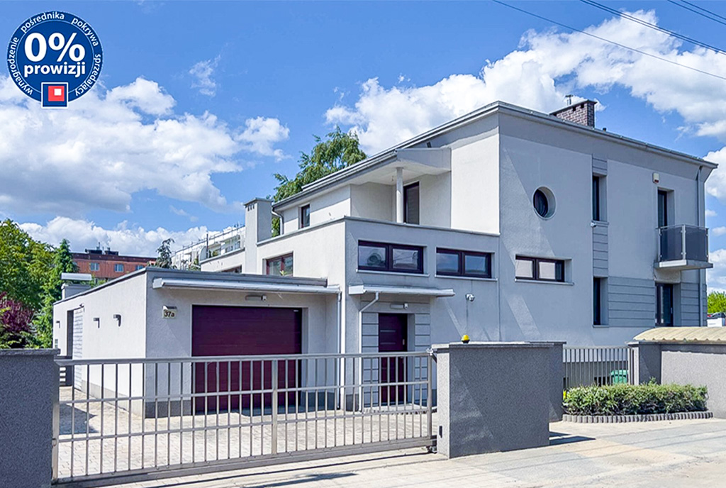 widok od ulicy na ekskluzywną willę na sprzedaż Katowice okolice