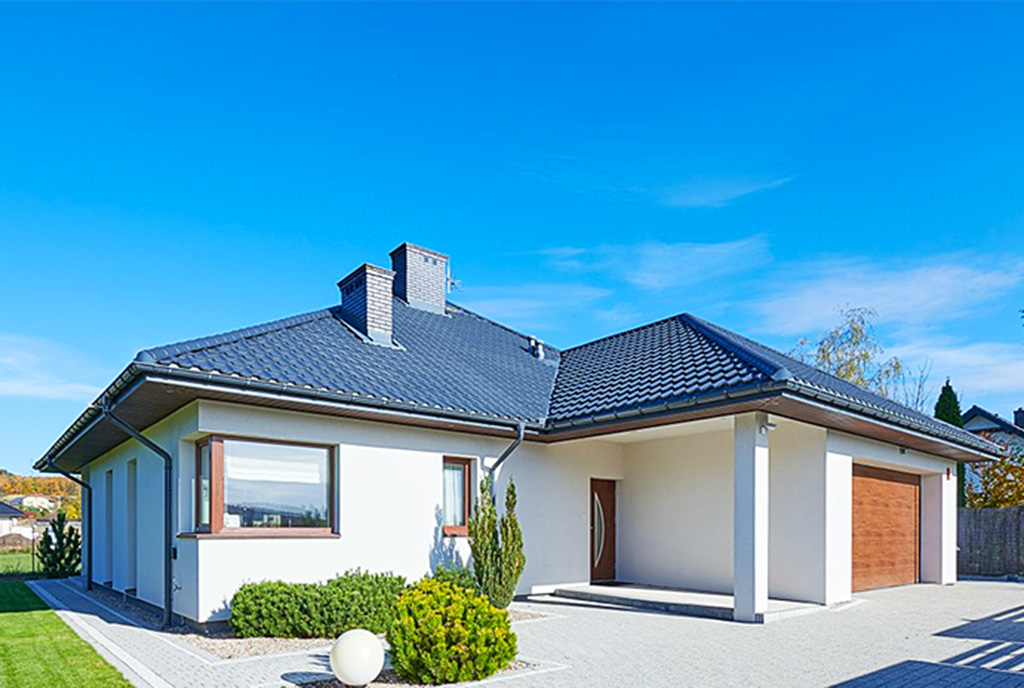 frontowa elewacja luksusowej willi na sprzedaż Kielce okolice