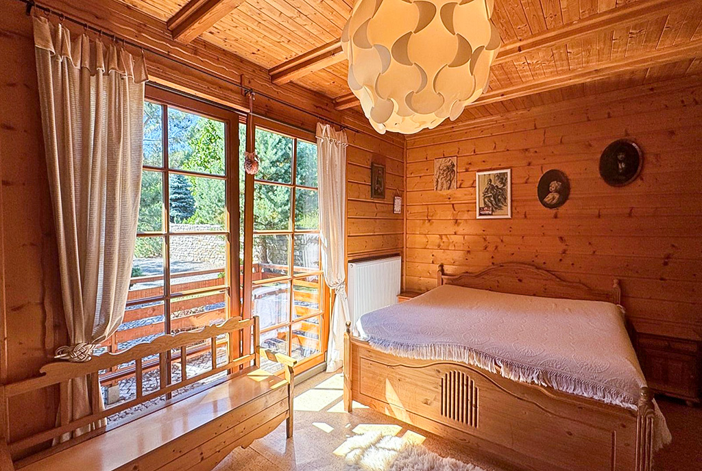 zaciszna sypialnia w ekskluzywnej willi na sprzedaż Kłodzko okolice