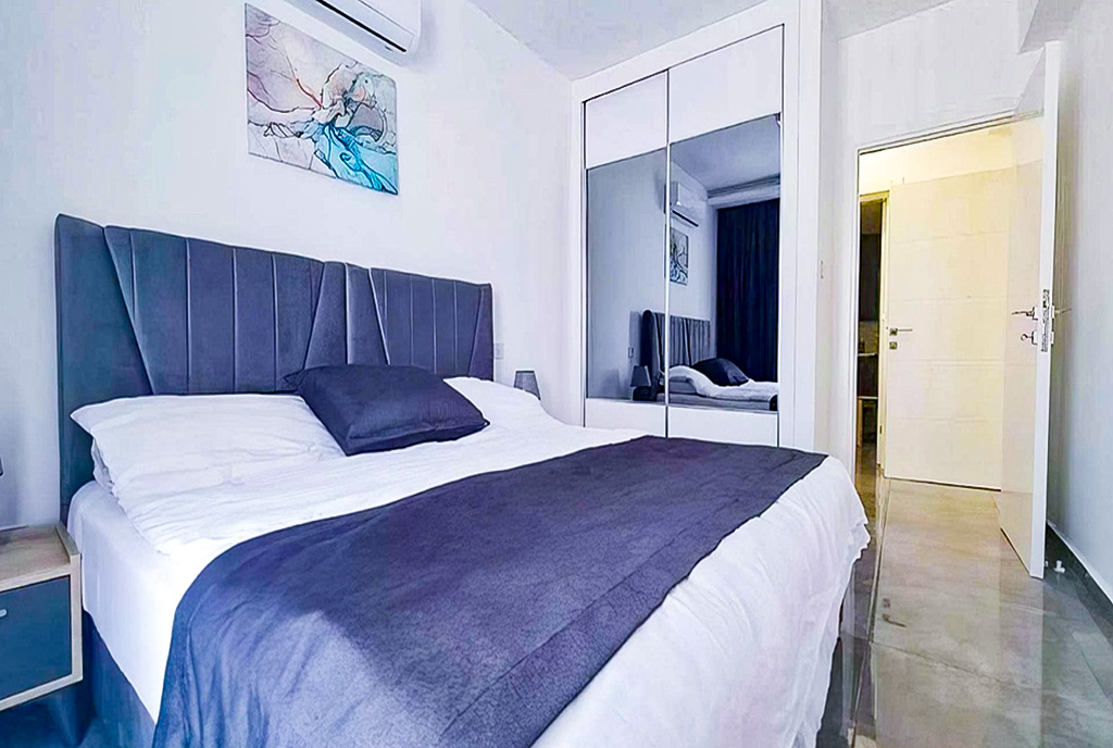 na zdjęciu zaciszna sypialnia w ekskluzywnym apartamencie na sprzedaż Cypr (Iskele)