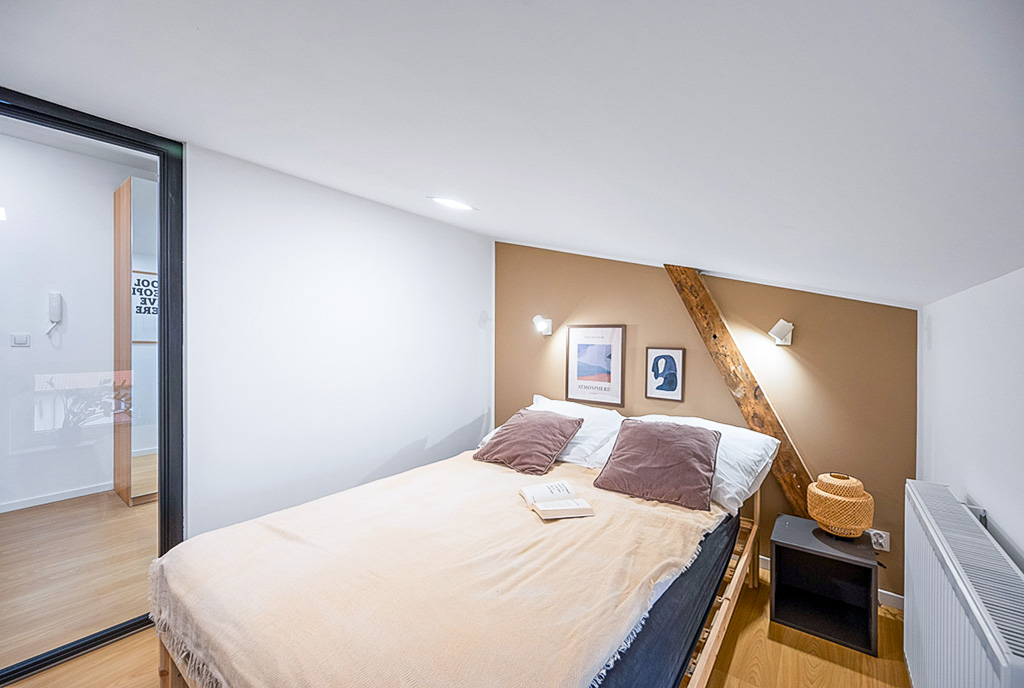 fragment sypialni w ekskluzywnym apartamencie na sprzedaż Gdynia okolice