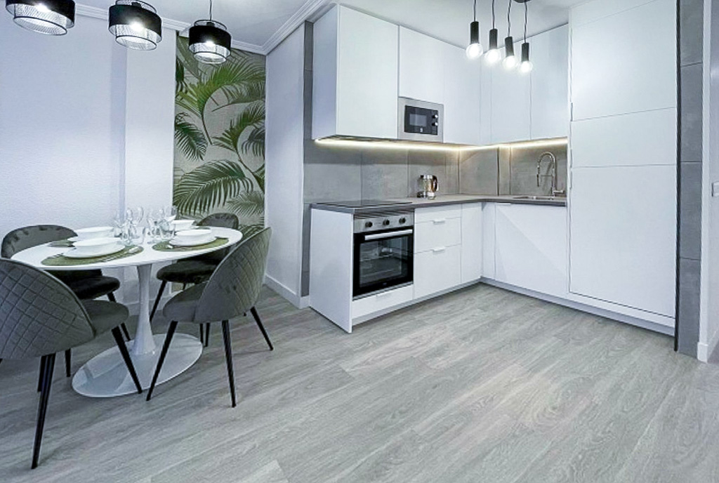 widok na kuchnię w luksusowym apartamencie na sprzedaż Hiszpania Torrevieja