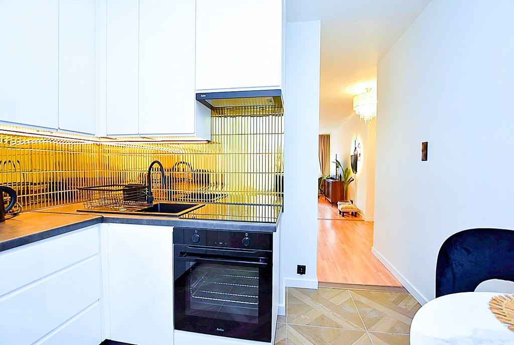 na zdjęciu kuchnia w luksusowym apartamencie na sprzedaż Inowrocław