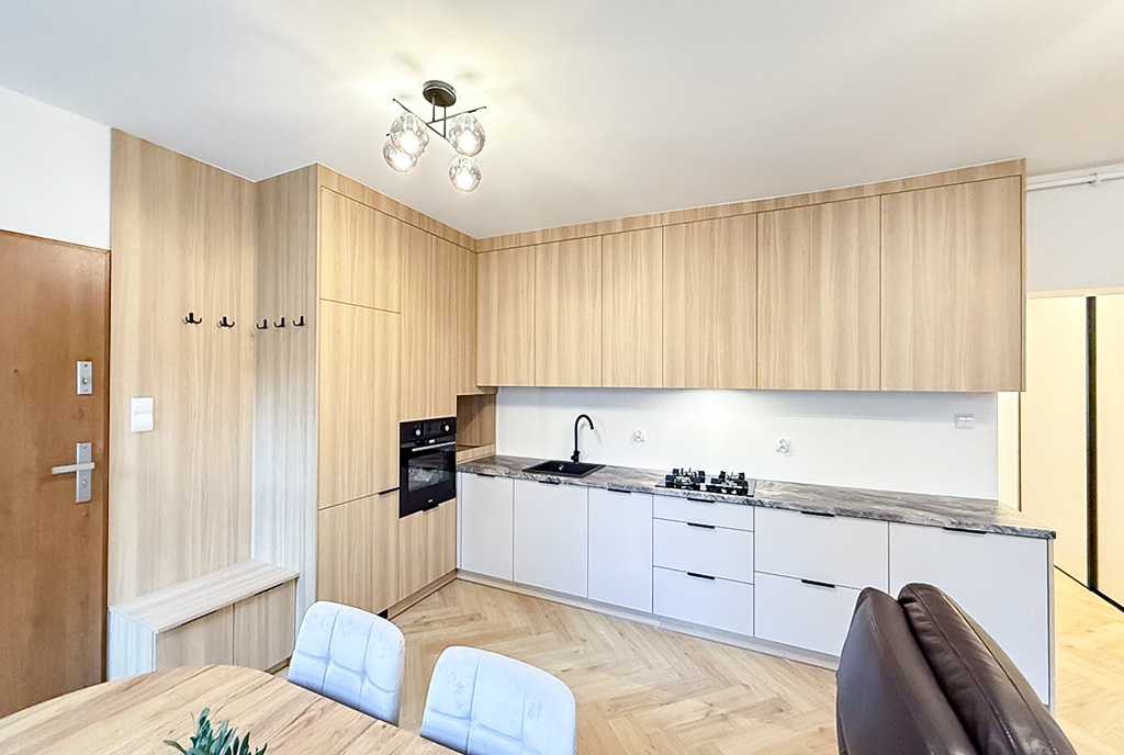 zbliżenie na kuchnię w luksusowym apartamencie na sprzedaż Mazury