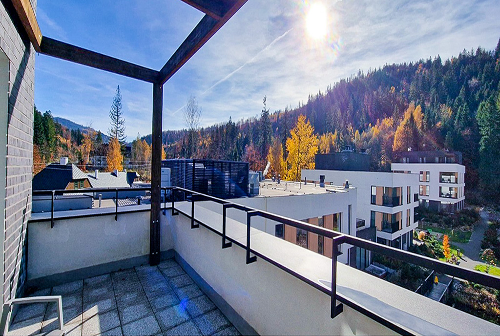 ogromny taras w ekskluzywnym apartamencie na sprzedaż Wisła