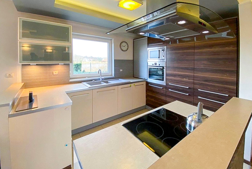 zbliżenie na aneks kuchenny w luksusowym apartamencie do wynajmu Szczecin okolice
