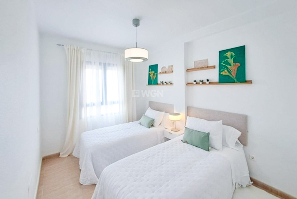 kameralna sypialnia w ekskluzywnym apartamencie na sprzedaż Hiszpania Campoamor Orihuela Costa