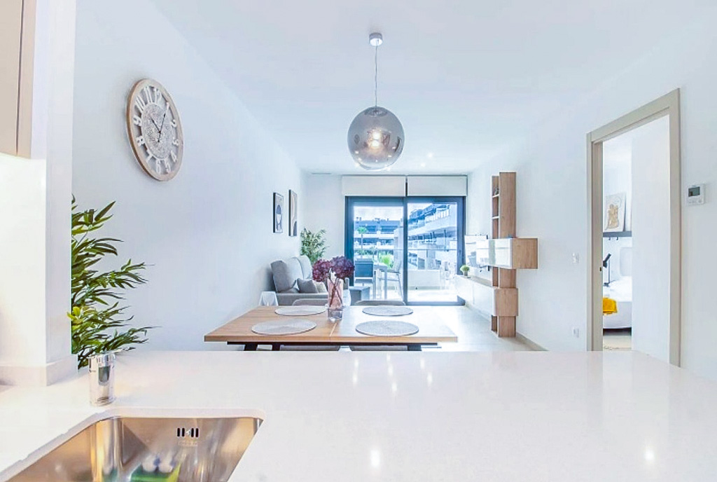 fragment salonu w ekskluzywnym apartamencie do sprzedaży Hiszpania Orihuela Costa