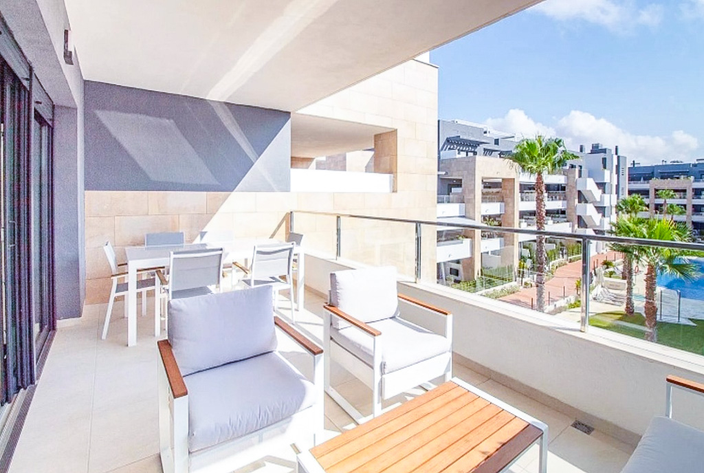 imponujący balkon przy ekskluzywnym apartamencie na sprzedaż Hiszpania Orihuela Costa