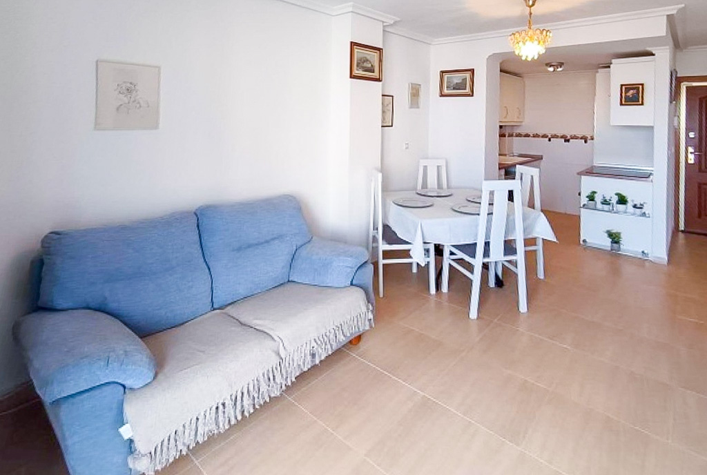 widok na aneks kuchenny w luksusowym apartamencie na sprzedaż Hiszpania Torrevieja La Mata